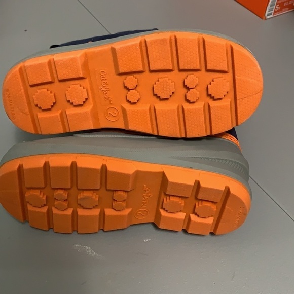 Cat &Jack waterproof boots NWT Velcro close Sz 2 - Picture 5 of 13